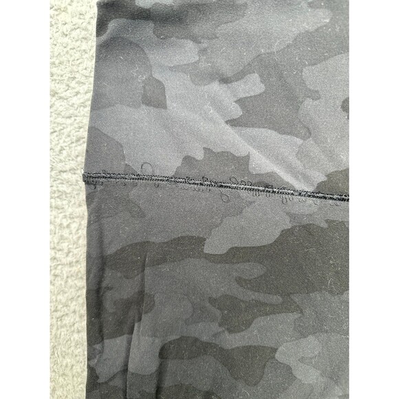 Lululemon Align Pant II *25"
Incognito Camo Multi Grey size 8 ****FLAWED - Picture 4 of 9